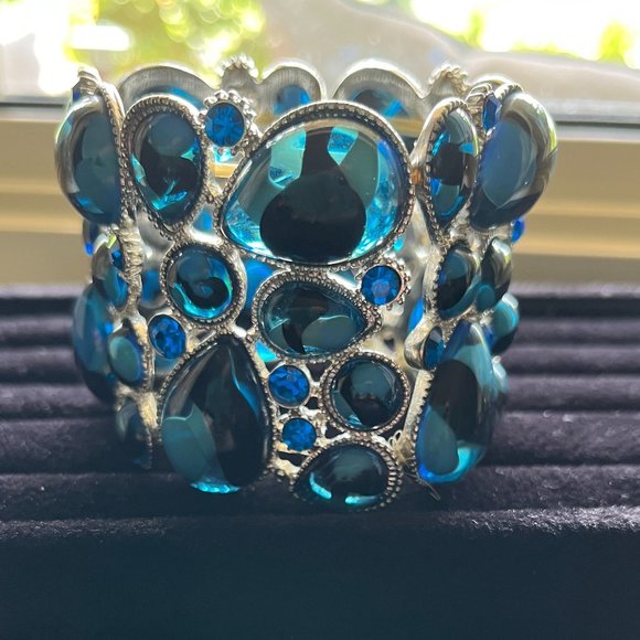 Expanding blue glass gem bracelet - Picture 2 of 6
